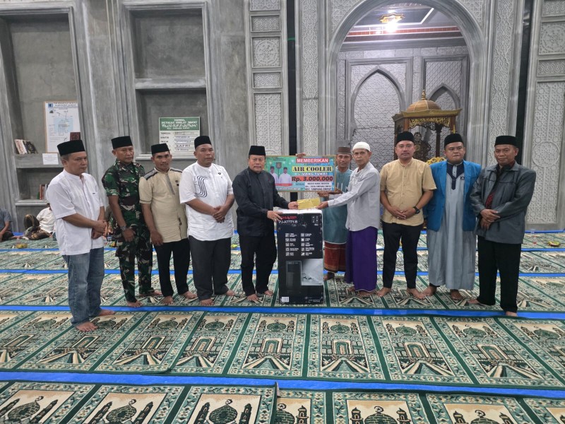 Ka. KUA dan Penyuluh Agama Simang Empat damping Camat terima kunjungan Tim Safari Ramadhan Pemkab Asahan di Masjid Nurul Wathon