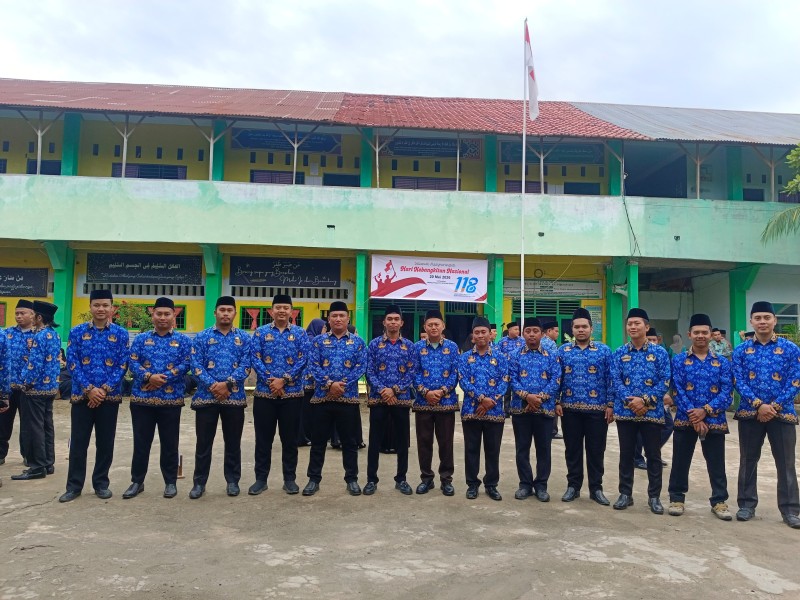 Ka.KUA BP Mandoge Hadiri Upacara Hari Kebangkitan Nasional ke-118 di Ponpes Manbaul Hidayah
