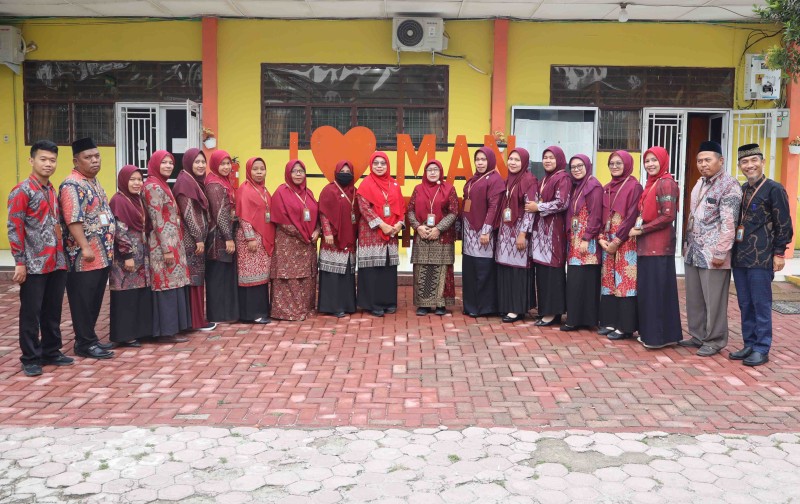 MAN Asahan Bangga Berbatik, Semarakkan Hari Batik Nasional 2026